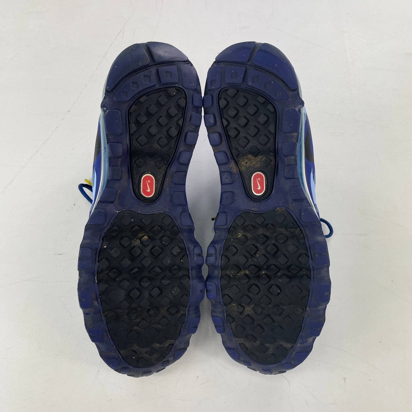 Livestrong Air Max 2012