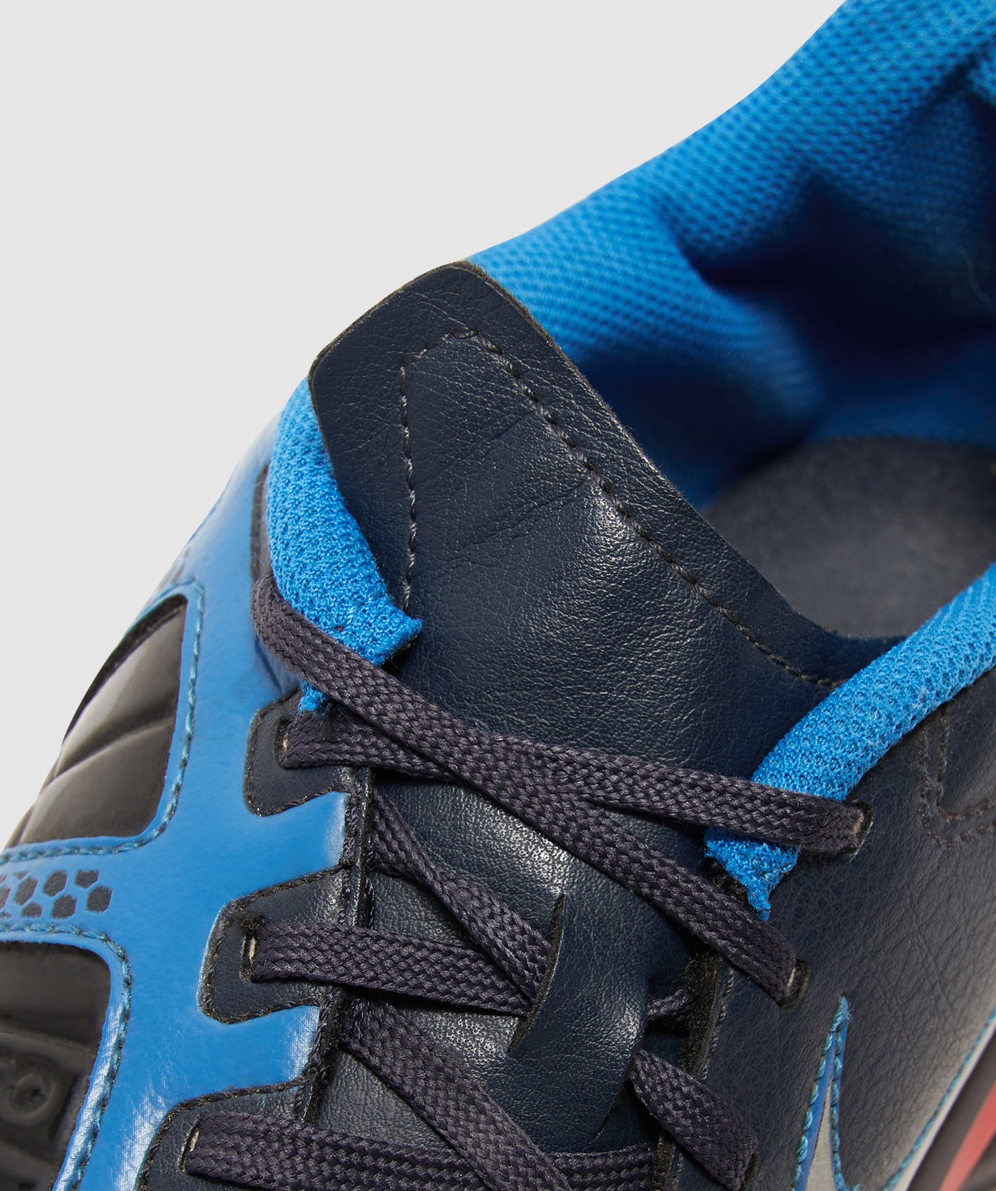 Total 90 Shoot 3 TF, w/ Vibram Safe Run sole unit [2011]